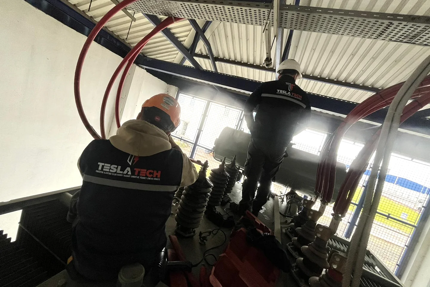 TESLATECH ekibinin trafo sahasında bakım ve teknik müdahale çalışması